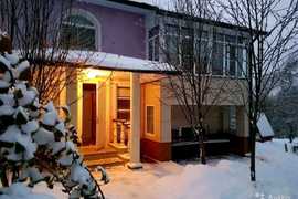 Сдаётся 3-х эт дом.