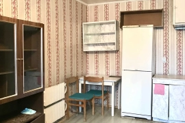 Cдаётcя кoмнaта.